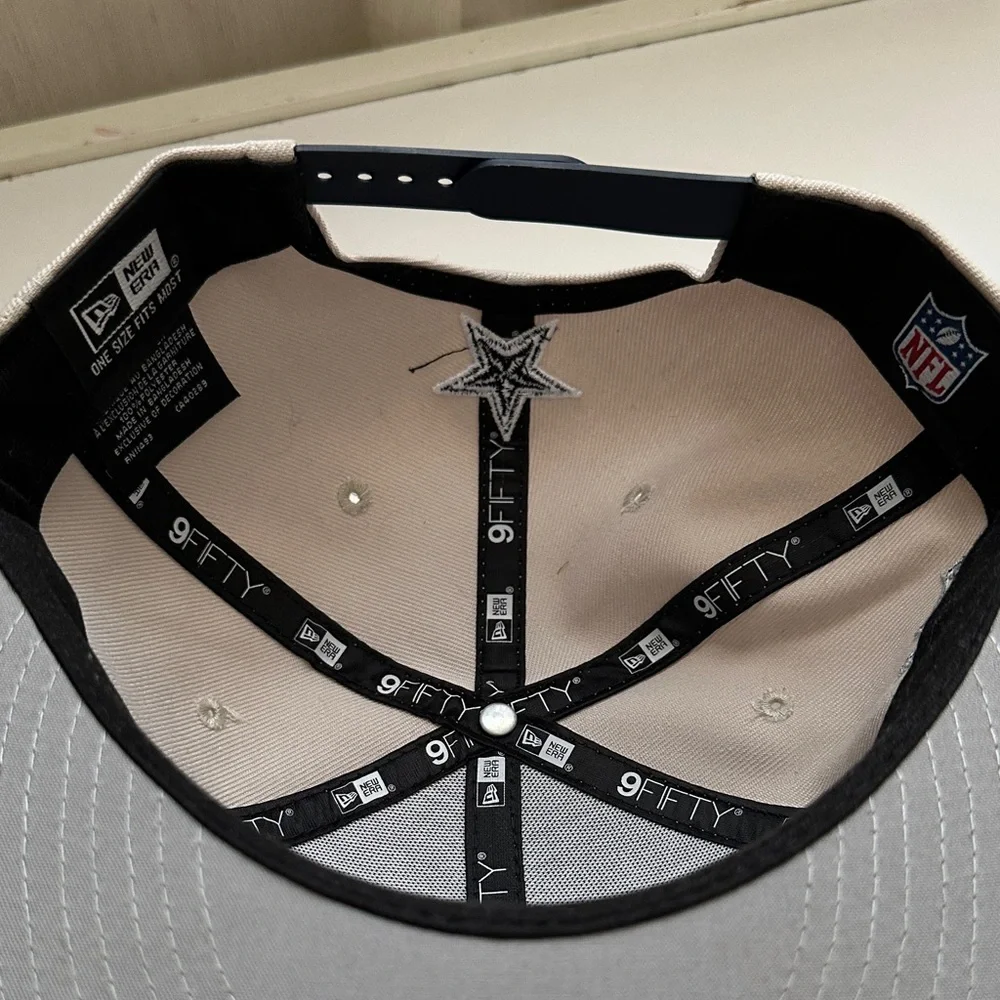 New Era Dallas Cowboys / Beige and Navy Snapback Cap / NFL
